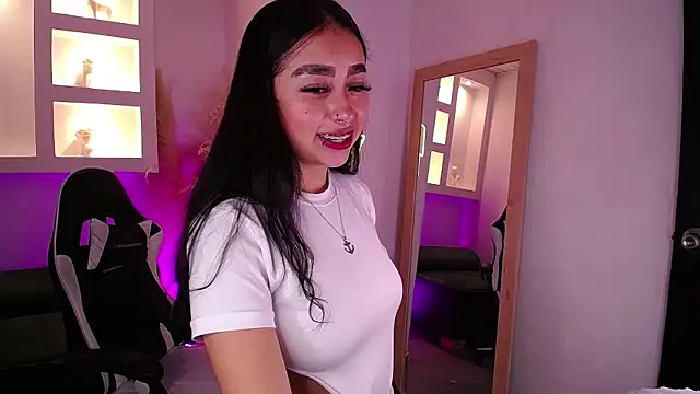 Snapshot of vallolett chatting on April 7, 2026, 10:11 pm vallolett online show from April 7, 2026, 10:11 pm