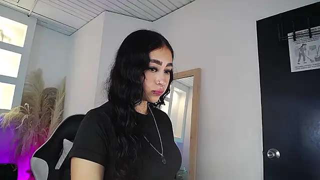 Snapshot of vallolett chatting on March 18, 2026, 12:14 am vallolett online show from March 18, 2026, 12:14 am