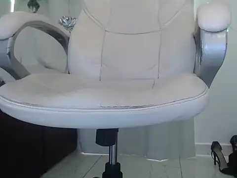 Snapshot of Perla_2026 chatting on December 22, 2025, 7:03 pm Perla 2026 online show from December 22, 2025, 7:03 pm