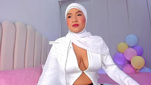 Snapshot of Amira-Zahra chatting on May 12, 2026, 9:54 pm Amira-Zahra online show from May 12, 2026, 9:54 pm