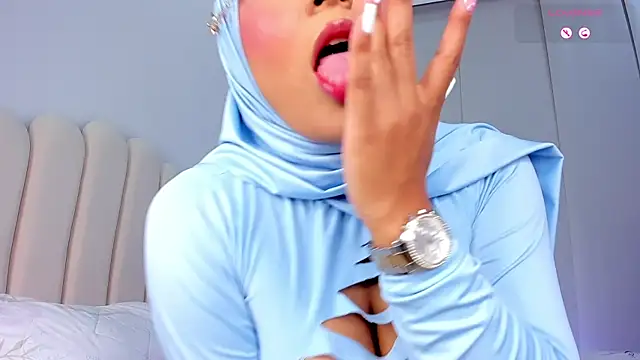 Amira-Zahra online show from April 10, 2026, 10:17 pm