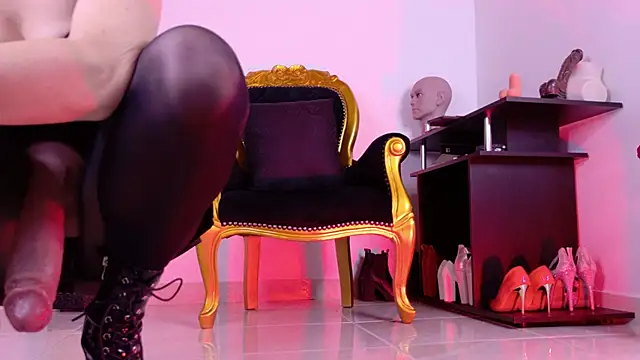 SaraFerrer  online show from February 28, 2026, 5:51 am