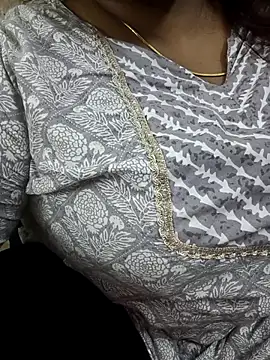 Snapshot of mamtha-tamil chatting on November 21, 2025, 2:05 pm mamtha-tamil online show from November 21, 2025, 2:05 pm