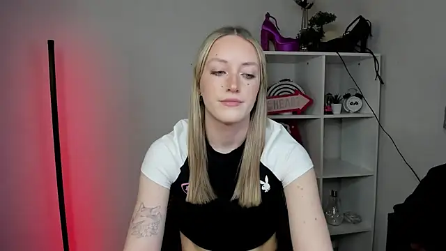 EvelynBlond online show from March 24, 2026, 1:22 pm