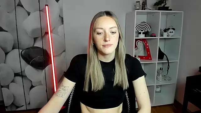 Snapshot of EvelynBlond chatting on January 6, 2026, 1:37 pm EvelynBlond online show from January 6, 2026, 1:37 pm