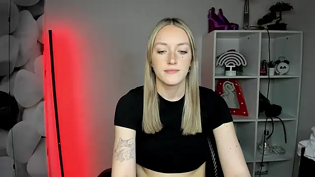 EvelynBlond online show from February 9, 2026, 1:31 pm