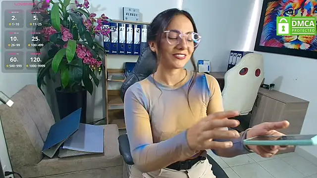 Snapshot of Adri_Miller chatting on February 20, 2026, 1:13 pm Adri Miller online show from February 20, 2026, 1:13 pm