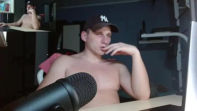 Snapshot of Poliglotjoe1 chatting on December 19, 2025, 12:47 am Poliglotjoe1 online show from December 19, 2025, 12:47 am