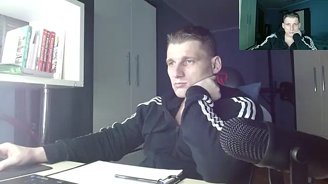 Snapshot of Poliglotjoe1 chatting on November 30, 2025, 8:04 am Poliglotjoe1 online show from November 30, 2025, 8:04 am