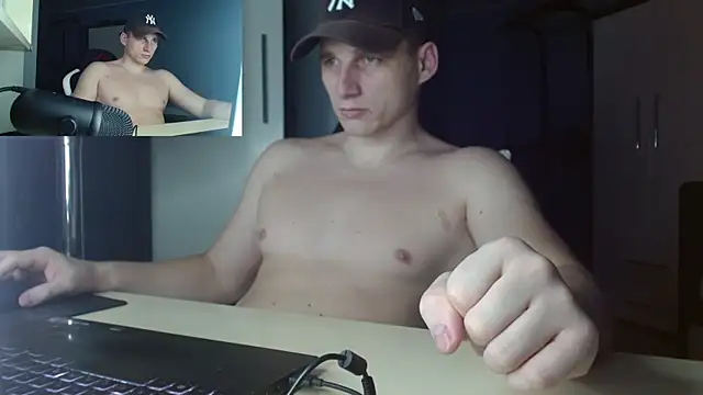 Snapshot of Poliglotjoe1 chatting on December 16, 2025, 5:39 pm Poliglotjoe1 online show from December 16, 2025, 5:39 pm