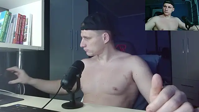 Snapshot of Poliglotjoe1 chatting on December 4, 2025, 10:03 am Poliglotjoe1 online show from December 4, 2025, 10:03 am