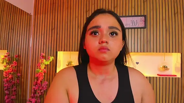 Snapshot of SaraLondon13 chatting on November 20, 2025, 11:14 pm SaraLondon13 online show from November 20, 2025, 11:14 pm