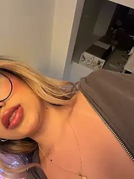 saliha pinky  online show from February 21, 2026, 12:12 am