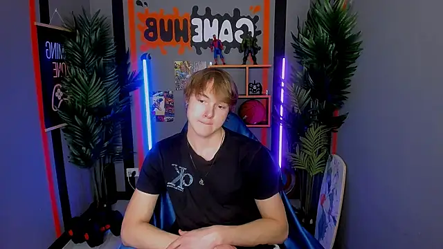 DonaldWoon online show from December 2, 2025, 3:58 pm