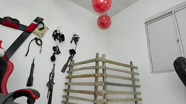 Snapshot of RoughSex_and_BDSM chatting on December 21, 2025, 4:25 am RoughSex and BDSM online show from December 21, 2025, 4:25 am