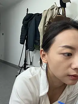 Jinmi125216 online show from April 8, 2026, 3:46 pm