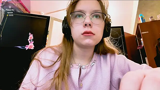 LouettaTornese online show from December 5, 2025, 8:13 am