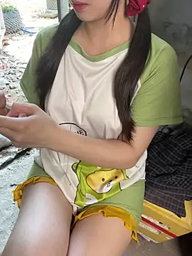 Snapshot of XndSeraphina chatting on April 16, 2026, 4:46 am XndSeraphina online show from April 16, 2026, 4:46 am