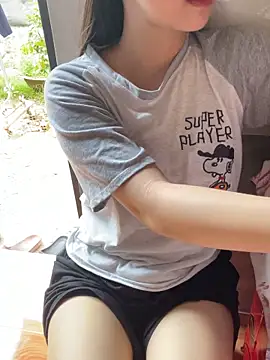 Snapshot of XndSeraphina chatting on April 8, 2026, 6:26 am XndSeraphina online show from April 8, 2026, 6:26 am