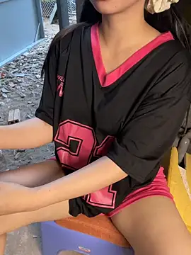 Snapshot of XndSeraphina chatting on April 6, 2026, 9:54 am XndSeraphina online show from April 6, 2026, 9:54 am