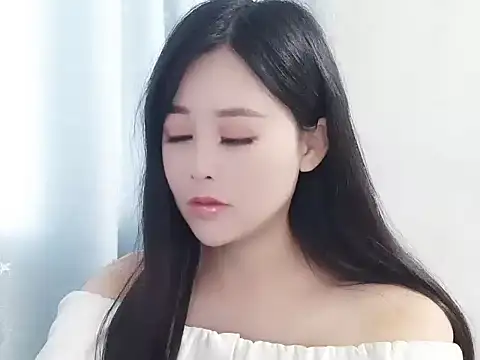 Snapshot of camilla-- chatting on January 7, 2026, 7:35 am camilla-- online show from January 7, 2026, 7:35 am