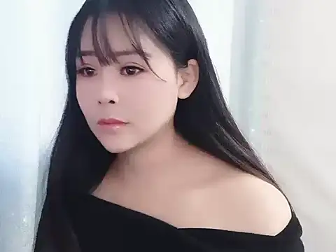 Snapshot of camilla-- chatting on December 19, 2025, 7:33 am camilla-- online show from December 19, 2025, 7:33 am