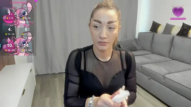 Snapshot of rossana_doll chatting on March 27, 2026, 8:01 am rossana doll online show from March 27, 2026, 8:01 am