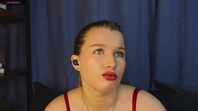 Snapshot of ImiMonroe chatting on May 11, 2026, 4:36 am ImiMonroe online show from May 11, 2026, 4:36 am
