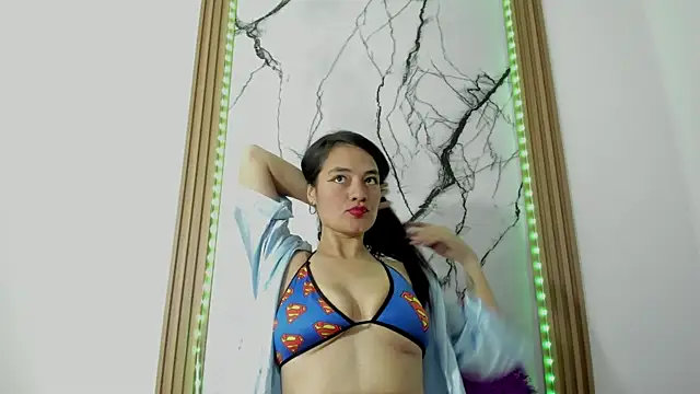 dulce maria hh online show from November 20, 2025, 9:15 pm