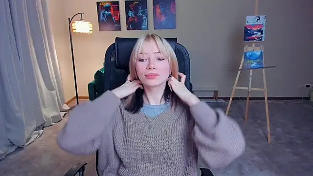 Snapshot of AuraMcvea chatting on November 21, 2025, 7:51 am AuraMcvea online show from November 21, 2025, 7:51 am