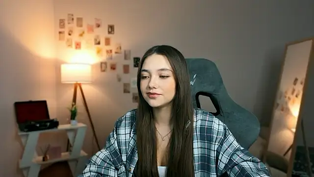 Snapshot of Vexorine chatting on March 18, 2026, 7:48 pm Vexorine online show from March 18, 2026, 7:48 pm