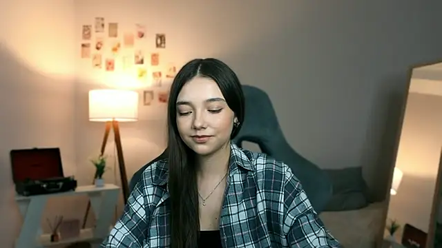 Snapshot of Vexorine chatting on April 12, 2026, 7:28 pm Vexorine online show from April 12, 2026, 7:28 pm