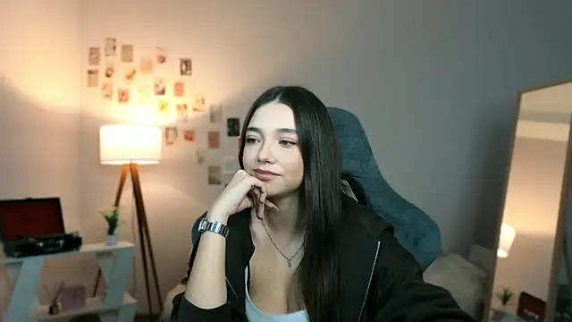 Snapshot of Vexorine chatting on April 8, 2026, 7:59 pm Vexorine online show from April 8, 2026, 7:59 pm