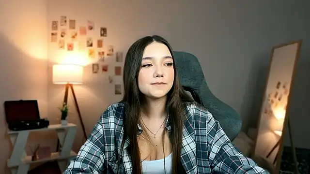 Snapshot of Vexorine chatting on March 15, 2026, 7:43 pm Vexorine online show from March 15, 2026, 7:43 pm