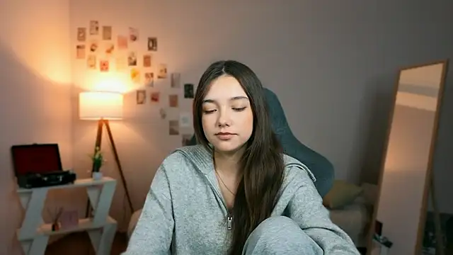 Snapshot of Vexorine chatting on March 24, 2026, 10:10 pm Vexorine online show from March 24, 2026, 10:10 pm