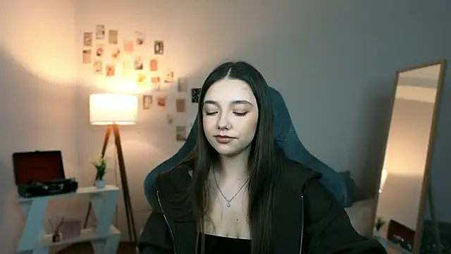 Snapshot of Vexorine chatting on April 10, 2026, 7:32 pm Vexorine online show from April 10, 2026, 7:32 pm