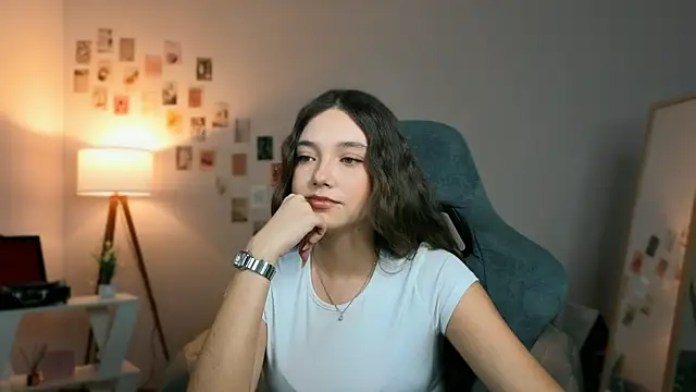 Snapshot of Vexorine chatting on April 4, 2026, 9:10 pm Vexorine online show from April 4, 2026, 9:10 pm