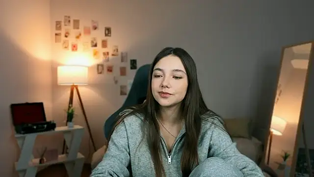 Snapshot of Vexorine chatting on March 25, 2026, 8:19 pm Vexorine online show from March 25, 2026, 8:19 pm