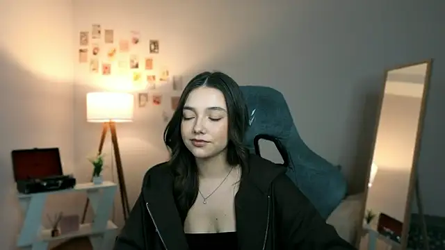 Snapshot of Vexorine chatting on April 11, 2026, 7:39 pm Vexorine online show from April 11, 2026, 7:39 pm