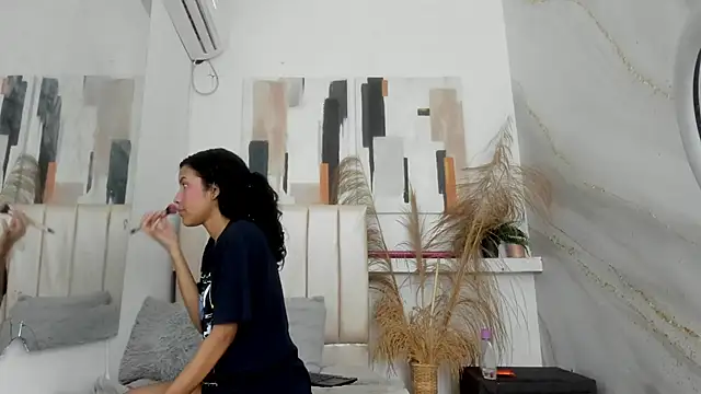 daviana hill online show from February 5, 2026, 11:50 am