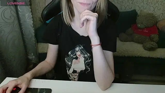   Katherine    online show from November 20, 2025, 9:04 pm