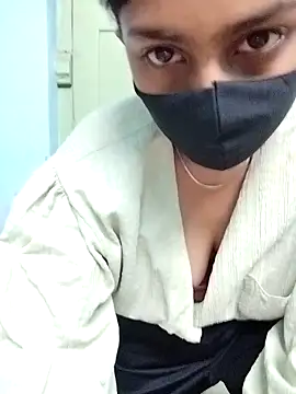 Miss tinaaa online show from November 26, 2025, 10:37 am