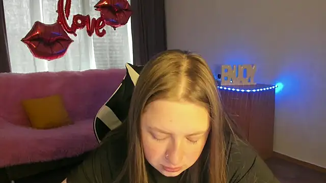 GirlPlayer online show from May 17, 2026, 1:27 am