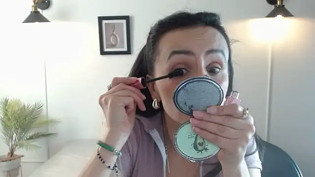 Snapshot of Juliana__lx chatting on April 14, 2026, 2:00 pm Juliana lx online show from April 14, 2026, 2:00 pm