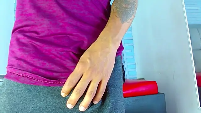 Snapshot of Hot_Latino_x chatting on March 14, 2026, 12:44 pm Hot Latino x online show from March 14, 2026, 12:44 pm