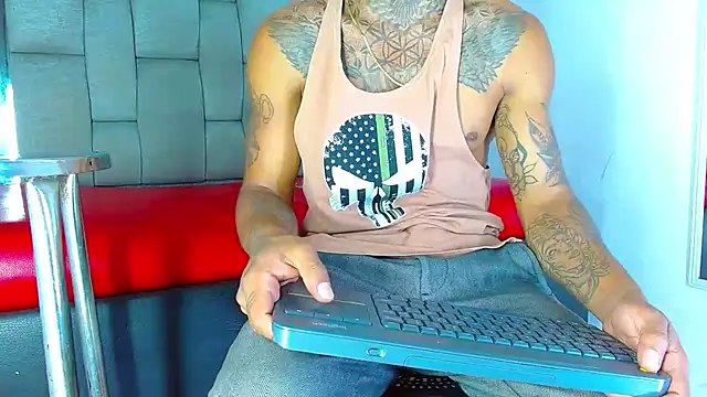 Snapshot of Hot_Latino_x chatting on March 18, 2026, 7:15 pm Hot Latino x online show from March 18, 2026, 7:15 pm