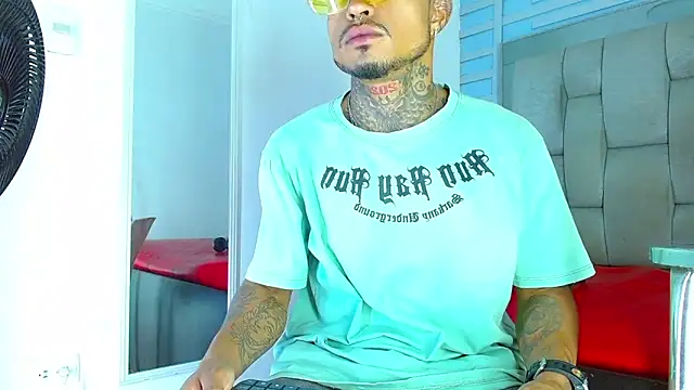 Snapshot of Hot_Latino_x chatting on April 8, 2026, 12:28 pm Hot Latino x online show from April 8, 2026, 12:28 pm