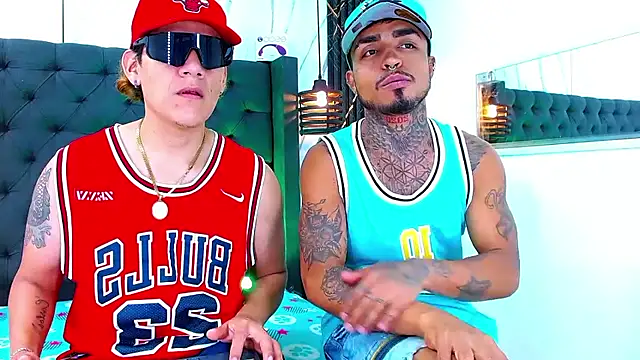 Hot Latino x online show from November 22, 2025, 1:32 pm