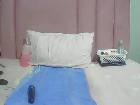 Cherrydollx online show from May 11, 2026, 4:04 pm