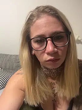 Snapshot of Antoniia69 chatting on November 27, 2025, 10:32 pm Antoniia69 online show from November 27, 2025, 10:32 pm